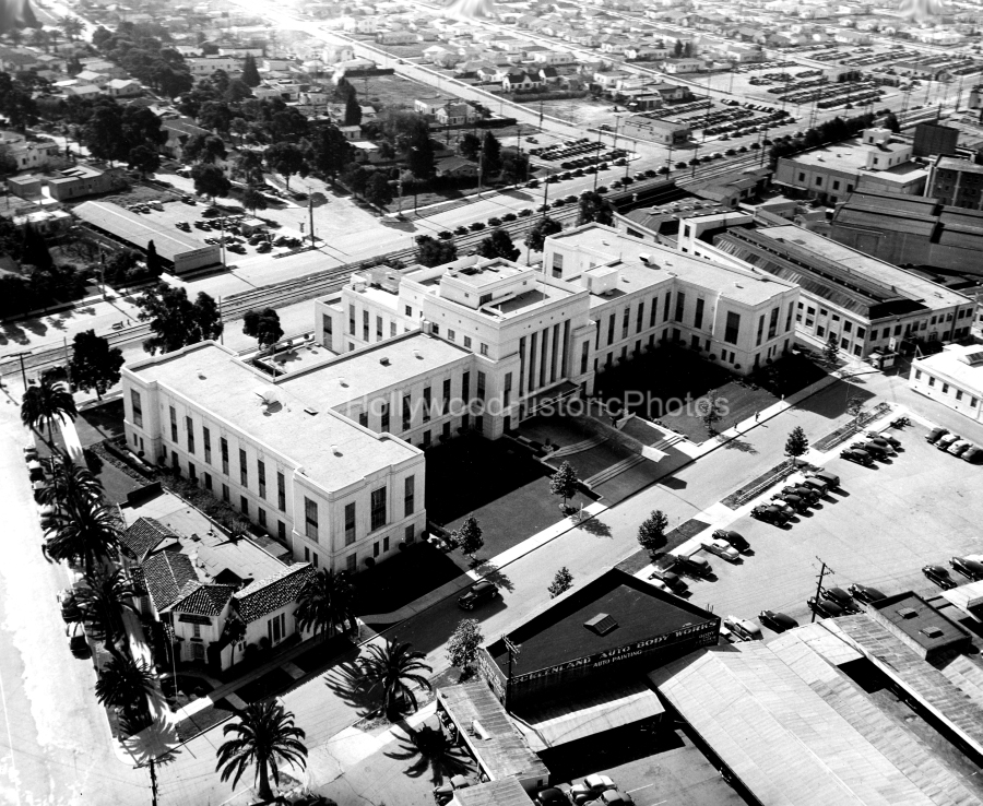 MGM Studios 1946 Aerial view of the Irving Thalberg Building wm.jpg